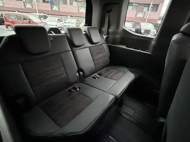 ホンダ ステップワゴン スパーダ eHEV プレミアムライン 福岡県 2023(令5)年 3.1万km クリスタルブラックパール 純正11.4インチメモリナビ/　（AM/FM/CD/DVD/Bluetooth/フルセグTV）/フロント/サイド/バックカメラ/マルチビューカメラシステム/ホンダセンシング/・衝突軽減ブレーキ/・踏み間違い衝突軽減システム/・歩行者事故低減ステアリング/・路外逸脱抑制機能/・先行車発進お知らせ機能/・標識認識機能/・アダプティブクルーズコントロール/・トラフィックジャムアシスト/・車線維持支援システム/クリアランスソナー/コーナーセンサー/横滑り防止装置/ブラインドスポッドモニター/オートライト/純正17インチAW/両側パワースライドドア/パワーバックドア/黒色ハーフレザーシート/シートヒーター（D/N）/パドルシフト/ビルトインETC/前後ドライブレコーダー【DRH-229ND】/オットマン/後席サンシェード/折り畳み式ドリンクテーブル/電格ウインカーミラー/純正フロアマット/ISOFIX/電源ソケット×1/USB-C端子×3/スペアキー×1/保証書/取扱説明書/ナビ取扱説明書