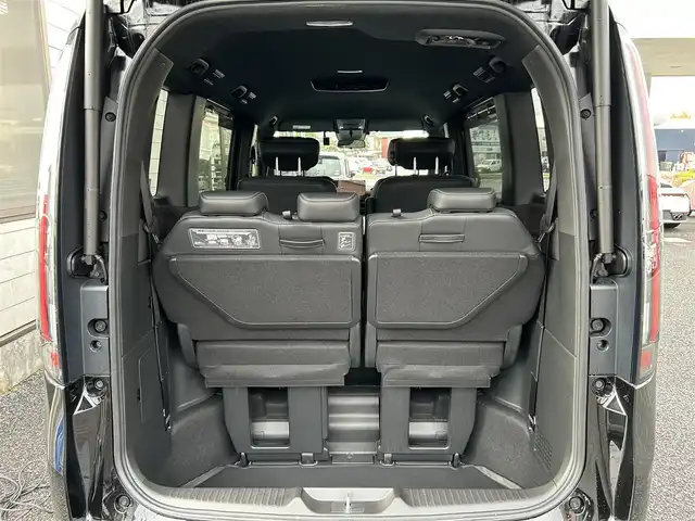 ホンダ ステップワゴン スパーダ eHEV プレミアムライン 福岡県 2023(令5)年 3.1万km クリスタルブラックパール 純正11.4インチメモリナビ/　（AM/FM/CD/DVD/Bluetooth/フルセグTV）/フロント/サイド/バックカメラ/マルチビューカメラシステム/ホンダセンシング/・衝突軽減ブレーキ/・踏み間違い衝突軽減システム/・歩行者事故低減ステアリング/・路外逸脱抑制機能/・先行車発進お知らせ機能/・標識認識機能/・アダプティブクルーズコントロール/・トラフィックジャムアシスト/・車線維持支援システム/クリアランスソナー/コーナーセンサー/横滑り防止装置/ブラインドスポッドモニター/オートライト/純正17インチAW/両側パワースライドドア/パワーバックドア/黒色ハーフレザーシート/シートヒーター（D/N）/パドルシフト/ビルトインETC/前後ドライブレコーダー【DRH-229ND】/オットマン/後席サンシェード/折り畳み式ドリンクテーブル/電格ウインカーミラー/純正フロアマット/ISOFIX/電源ソケット×1/USB-C端子×3/スペアキー×1/保証書/取扱説明書/ナビ取扱説明書