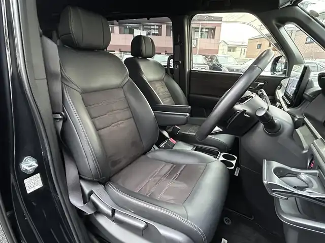 ホンダ ステップワゴン スパーダ eHEV プレミアムライン 福岡県 2023(令5)年 3.1万km クリスタルブラックパール 純正11.4インチメモリナビ/　（AM/FM/CD/DVD/Bluetooth/フルセグTV）/フロント/サイド/バックカメラ/マルチビューカメラシステム/ホンダセンシング/・衝突軽減ブレーキ/・踏み間違い衝突軽減システム/・歩行者事故低減ステアリング/・路外逸脱抑制機能/・先行車発進お知らせ機能/・標識認識機能/・アダプティブクルーズコントロール/・トラフィックジャムアシスト/・車線維持支援システム/クリアランスソナー/コーナーセンサー/横滑り防止装置/ブラインドスポッドモニター/オートライト/純正17インチAW/両側パワースライドドア/パワーバックドア/黒色ハーフレザーシート/シートヒーター（D/N）/パドルシフト/ビルトインETC/前後ドライブレコーダー【DRH-229ND】/オットマン/後席サンシェード/折り畳み式ドリンクテーブル/電格ウインカーミラー/純正フロアマット/ISOFIX/電源ソケット×1/USB-C端子×3/スペアキー×1/保証書/取扱説明書/ナビ取扱説明書