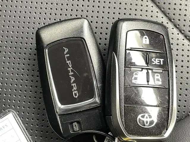 トヨタ アルファード S Cパッケージ 熊本県 2020(令2)年 5.9万km ホワイトパールクリスタルシャイン 禁煙車　/JBLサウンド/サンルーフ/純正ナビ（ＣＤ・ＤＶＤ・フルセグ・ＢＴ）/全周囲カメラ　/純正前方ドライブレコーダー　/ビルトインＥＴＣ２．０　/両側パワースライドドア　/モデリスタエアロフル/トヨタセーフティーセンス/・駐車時支援パーキングサポートシステム/・車線逸脱警報/・プリクラッシュセーフティ/・ブラインドスポットモニター/・リアクロストラフィックアラート/・先行車発進お知らせ機能/・レーダークルーズコントロール/前席シートヒーター/前席エアーシート/ステアリングヒーター/助手席・2列目オットマン/パワーバックドア/デジタルインナーミラー/純正フロアマット/純正１８インチAW/オートライト/オートマチックハイビーム/LEDヘッドライト/フォグランプ/スマートキー/プッシュスタート