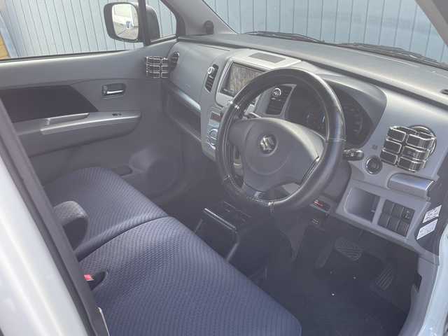 スズキ ワゴンＲ FX－LTD 埼玉県 2010(平22)年 8.4万km パールホワイト 社外７インチメモリナビ＆フルセグＴＶ/（ＣＤ＆ＤＶＤ＆ＢＴ）/社外ＥＴＣ/ミラー型ドライブレコーダー/ＨＩＤヘッドライト/純正１４inアルミホイール/純正エアロ/スマートキー/プッシュスタート/ヘッドライトレベライザー/Ｗエアバック/ＡＢＳ/横滑り防止装置/盗難防止装置/ドアバイザー/フロアマット/新車保証書/取扱説明書/スマートスペアキー有