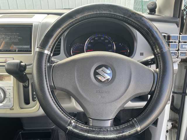 スズキ ワゴンＲ FX－LTD 埼玉県 2010(平22)年 8.4万km パールホワイト 社外７インチメモリナビ＆フルセグＴＶ/（ＣＤ＆ＤＶＤ＆ＢＴ）/社外ＥＴＣ/ミラー型ドライブレコーダー/ＨＩＤヘッドライト/純正１４inアルミホイール/純正エアロ/スマートキー/プッシュスタート/ヘッドライトレベライザー/Ｗエアバック/ＡＢＳ/横滑り防止装置/盗難防止装置/ドアバイザー/フロアマット/新車保証書/取扱説明書/スマートスペアキー有