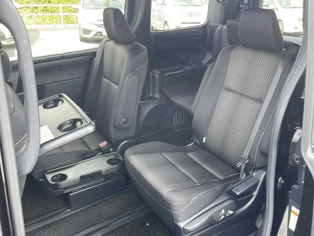 トヨタ ヴォクシー ZS 佐賀県 2017(平29)年 6.8万km ブラック モデリスタエアロ/純正９型ナビ/・フルセグTV/DVD/CD/Bluetooth/バックカメラ/フリップダウンモニター/両側パワースライドドア/クルーズコントロール/トヨタセーフティセンス/・プリクラッシュセーフティ/・レーンディパーチャーアラート/・オートマチックハイビーム/USBポート/プッシュスタート/スマートキー/純正LEDヘットライト/純正LEDフォグライト/純正16インチアルミホイール/純正フロアマット/スペアキー1本