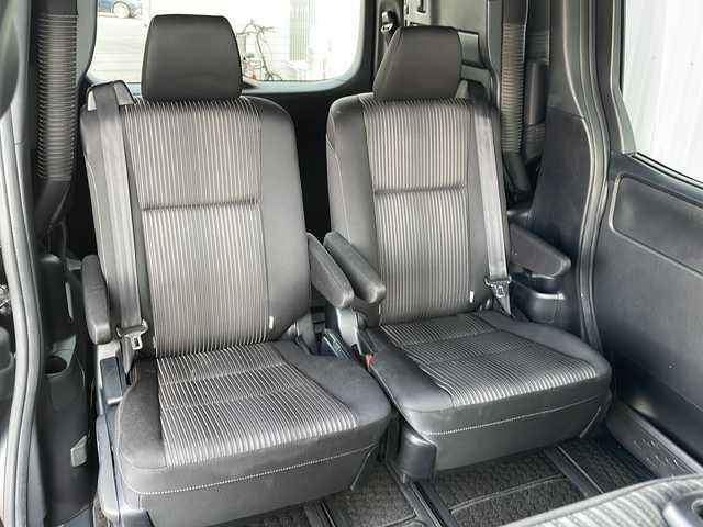 トヨタ ヴォクシー ZS 佐賀県 2017(平29)年 6.8万km ブラック モデリスタエアロ/純正９型ナビ/・フルセグTV/DVD/CD/Bluetooth/バックカメラ/フリップダウンモニター/両側パワースライドドア/クルーズコントロール/トヨタセーフティセンス/・プリクラッシュセーフティ/・レーンディパーチャーアラート/・オートマチックハイビーム/USBポート/プッシュスタート/スマートキー/純正LEDヘットライト/純正LEDフォグライト/純正16インチアルミホイール/純正フロアマット/スペアキー1本