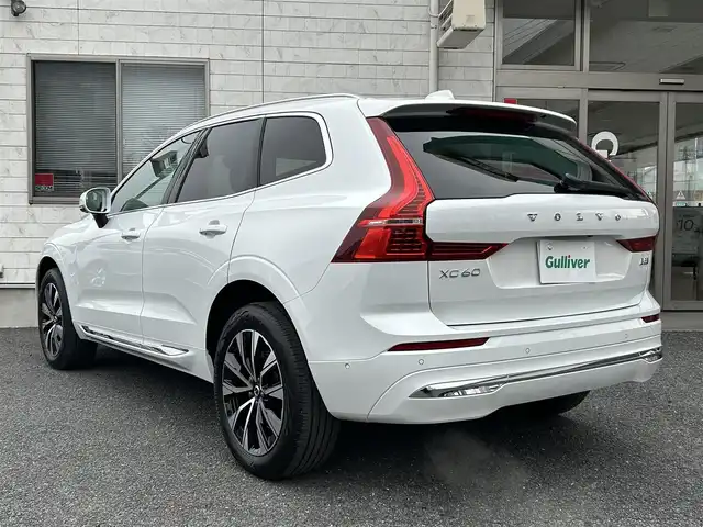 ボルボ ボルボ ＸＣ６０ アルティメット B5 AWD 埼玉県 2024(令6)年 0.3万km クリスタルホワイトP 1オーナー/純正ナビ/全周囲カメラ/harman/kardonサウンド/BT・Applecarplay/サンルーフ/ルーフレール/衝突軽減B/TRC/クルコン/クリアランスソナー/レーンキープアシスト/BSM/パワーシート(D+N席)/メモリーシート(D+N席)/シートヒーター(D+N+後部席)/シートクーラー(D+N席)/置くだけ充電/LEDヘッドライト/オートハイビーム/電格ミラー/パワーバックドア/ETC/スマートキー2本/保証書/取扱説明書