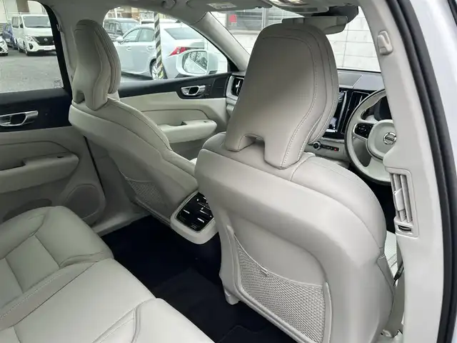 ボルボ ボルボ ＸＣ６０ アルティメット B5 AWD 埼玉県 2024(令6)年 0.3万km クリスタルホワイトP 1オーナー/純正ナビ/全周囲カメラ/harman/kardonサウンド/BT・Applecarplay/サンルーフ/ルーフレール/衝突軽減B/TRC/クルコン/クリアランスソナー/レーンキープアシスト/BSM/パワーシート(D+N席)/メモリーシート(D+N席)/シートヒーター(D+N+後部席)/シートクーラー(D+N席)/置くだけ充電/LEDヘッドライト/オートハイビーム/電格ミラー/パワーバックドア/ETC/スマートキー2本/保証書/取扱説明書