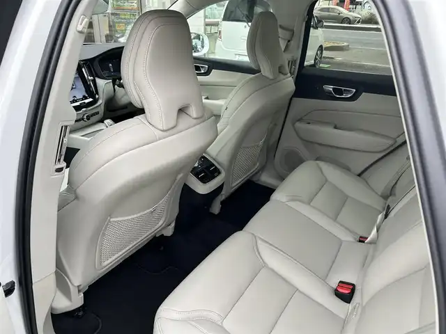 ボルボ ボルボ ＸＣ６０ アルティメット B5 AWD 埼玉県 2024(令6)年 0.3万km クリスタルホワイトP 1オーナー/純正ナビ/全周囲カメラ/harman/kardonサウンド/BT・Applecarplay/サンルーフ/ルーフレール/衝突軽減B/TRC/クルコン/クリアランスソナー/レーンキープアシスト/BSM/パワーシート(D+N席)/メモリーシート(D+N席)/シートヒーター(D+N+後部席)/シートクーラー(D+N席)/置くだけ充電/LEDヘッドライト/オートハイビーム/電格ミラー/パワーバックドア/ETC/スマートキー2本/保証書/取扱説明書