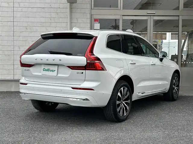 ボルボ ボルボ ＸＣ６０ アルティメット B5 AWD 埼玉県 2024(令6)年 0.3万km クリスタルホワイトP 1オーナー/純正ナビ/全周囲カメラ/harman/kardonサウンド/BT・Applecarplay/サンルーフ/ルーフレール/衝突軽減B/TRC/クルコン/クリアランスソナー/レーンキープアシスト/BSM/パワーシート(D+N席)/メモリーシート(D+N席)/シートヒーター(D+N+後部席)/シートクーラー(D+N席)/置くだけ充電/LEDヘッドライト/オートハイビーム/電格ミラー/パワーバックドア/ETC/スマートキー2本/保証書/取扱説明書