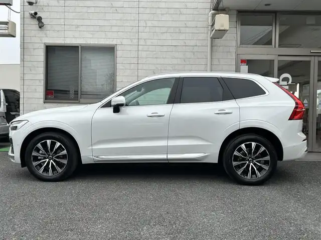 ボルボ ボルボ ＸＣ６０ アルティメット B5 AWD 埼玉県 2024(令6)年 0.3万km クリスタルホワイトP 1オーナー/純正ナビ/全周囲カメラ/harman/kardonサウンド/BT・Applecarplay/サンルーフ/ルーフレール/衝突軽減B/TRC/クルコン/クリアランスソナー/レーンキープアシスト/BSM/パワーシート(D+N席)/メモリーシート(D+N席)/シートヒーター(D+N+後部席)/シートクーラー(D+N席)/置くだけ充電/LEDヘッドライト/オートハイビーム/電格ミラー/パワーバックドア/ETC/スマートキー2本/保証書/取扱説明書