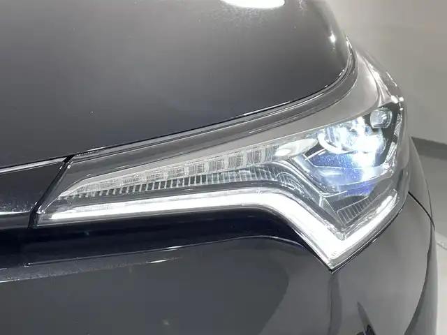 トヨタ Ｃ－ＨＲ G－T 愛知県 2017(平29)年 3.2万km ブラックマイカ 純正メモリナビ(NSZT-Y66Z)/・AM/FM/CD/DVD/Bluetooth/・フルセグテレビ/バックカメラ/ドライブレコーダー/ETC/レーンキープアシスト/衝突軽減ブレーキ/オートエアコン/オートライト/プッシュスタートボタン/スマートキー/LEDヘッドライト/純正18インチアルミホイル/革巻きステアリング/ステリングスイッチ/前後コーナーセンサー/純正フロアマット/保証書