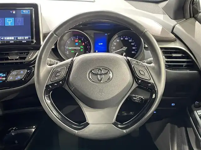 トヨタ Ｃ－ＨＲ G－T 愛知県 2017(平29)年 3.2万km ブラックマイカ 純正メモリナビ(NSZT-Y66Z)/・AM/FM/CD/DVD/Bluetooth/・フルセグテレビ/バックカメラ/ドライブレコーダー/ETC/レーンキープアシスト/衝突軽減ブレーキ/オートエアコン/オートライト/プッシュスタートボタン/スマートキー/LEDヘッドライト/純正18インチアルミホイル/革巻きステアリング/ステリングスイッチ/前後コーナーセンサー/純正フロアマット/保証書