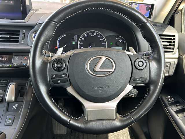 レクサス ＣＴ 200h バージョンC 静岡県 2016(平28)年 6.5万km グラファイトブラックガラスフレーク 純正ナビ/（Bluetooth／CD／DVD／USB／フルセグTV）/前方ドラレコ/バックカメラ/ビルトインＥＴＣ/クルーズコントロール/前席パワーシート/前席シートヒーター/レーダー探知機/ＬＥＤ/オートライト/盗難防止/サマータイヤ車載/プッシュスタート/スマートキー