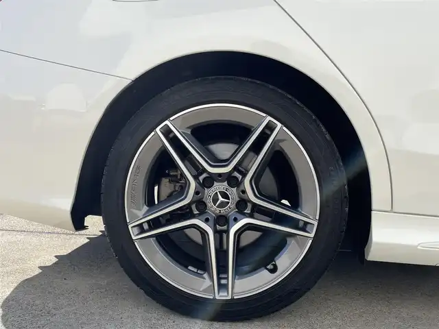 メルセデス・ベンツ Ｃ２２０ｄ アバンギャルド　AMGライン 東京都 2018(平30)年 4.3万km 白 後期モデル/メーカーナビ/フルセグTV/Apple CAR PLAY/ACC/BSM/LKA/エアサス/黒革シート/シートヒーター/パドルシフト/前後ドラレコ/ETC2.0