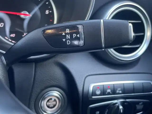 メルセデス・ベンツ Ｃ２２０ｄ アバンギャルド　AMGライン 東京都 2018(平30)年 4.3万km 白 後期モデル/メーカーナビ/フルセグTV/Apple CAR PLAY/ACC/BSM/LKA/エアサス/黒革シート/シートヒーター/パドルシフト/前後ドラレコ/ETC2.0