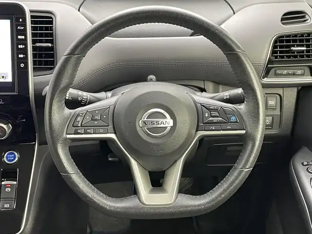 日産 セレナ e－パワー ハイウェイスター V 兵庫県 2020(令2)年 4万km ダークメタルグレー/ダイヤモンドブラック 純正１０インチナビ(MM519D-L)/【フルセグ/BT/CD/DVD/USB】/純正１１インチフリップダウンモニター　/プロパイロット　/全周囲カメラ　/パーキングアシスト　/両側電動スライドドア　/レーダークルーズコントロール　/ＥＴＣ　/純正ドライブレコーダー（前側）/コーナーセンサー（前後）/アイドリングストップ/スペアキー×1/踏み間違い防止装置/オートブレーキホールド/後席サンシェイド/ステアリングスイッチ/ドアバイザー