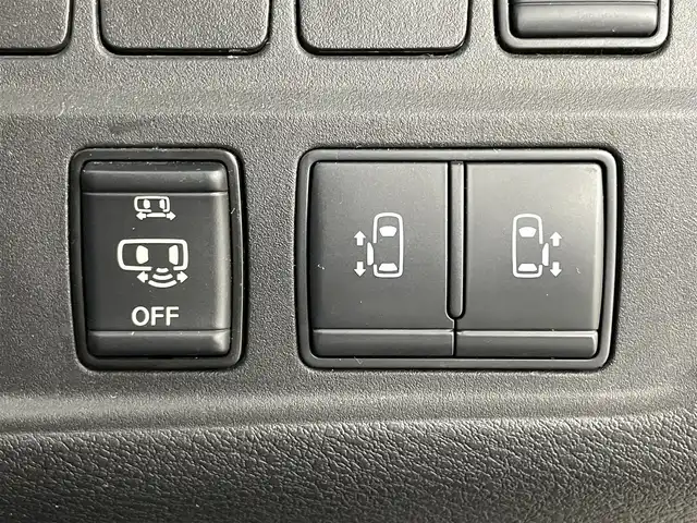 日産 セレナ e－パワー ハイウェイスター V 兵庫県 2020(令2)年 4万km ダークメタルグレー/ダイヤモンドブラック 純正１０インチナビ(MM519D-L)/【フルセグ/BT/CD/DVD/USB】/純正１１インチフリップダウンモニター　/プロパイロット　/全周囲カメラ　/パーキングアシスト　/両側電動スライドドア　/レーダークルーズコントロール　/ＥＴＣ　/純正ドライブレコーダー（前側）/コーナーセンサー（前後）/アイドリングストップ/スペアキー×1/踏み間違い防止装置/オートブレーキホールド/後席サンシェイド/ステアリングスイッチ/ドアバイザー