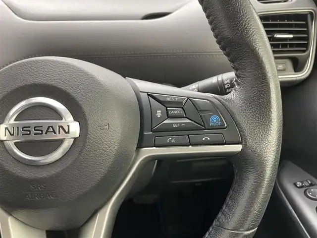 日産 セレナ e－パワー ハイウェイスター V 兵庫県 2020(令2)年 4万km ダークメタルグレー/ダイヤモンドブラック 純正１０インチナビ(MM519D-L)/【フルセグ/BT/CD/DVD/USB】/純正１１インチフリップダウンモニター　/プロパイロット　/全周囲カメラ　/パーキングアシスト　/両側電動スライドドア　/レーダークルーズコントロール　/ＥＴＣ　/純正ドライブレコーダー（前側）/コーナーセンサー（前後）/アイドリングストップ/スペアキー×1/踏み間違い防止装置/オートブレーキホールド/後席サンシェイド/ステアリングスイッチ/ドアバイザー