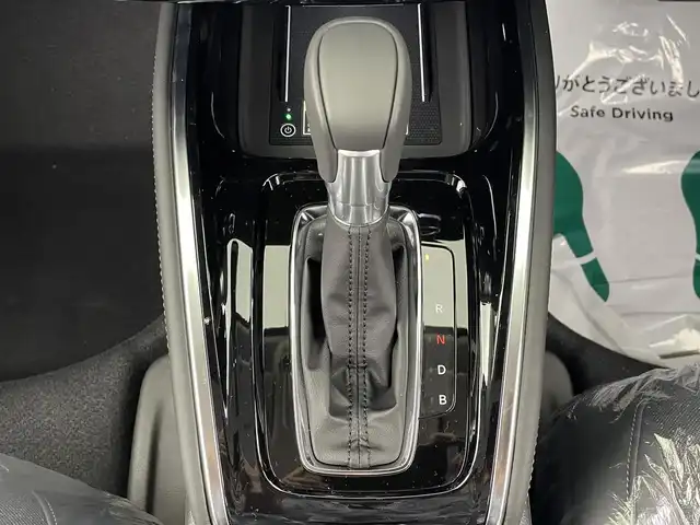 ホンダ ヴェゼル ハイブリッド e:HEV Z 大分県 2025(令7)年 0.1千km プラチナホワイトパール 登録済未使用車/純正ディスプレイオーディオ/フルセグTV/Bluetooth/applecarplay/androidauto/シートヒーター（D/N）/置くだけ充電/ETC2.0/オートホールド/電子パーキング/ステアリングヒーター/パワーバックドア/オートライト/ホンダセンシング/・レーダークルーズコントロール/・オートハイビーム/・衝突軽減ブレーキ/・BSM