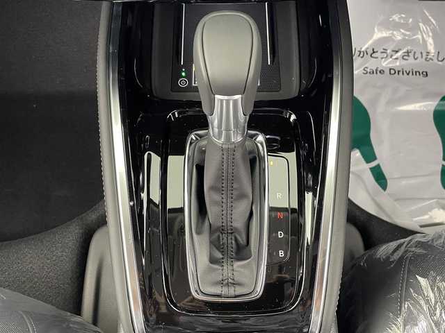ホンダ ヴェゼル ハイブリッド e:HEV Z 大分県 2025(令7)年 0.1千km プラチナホワイトパール 登録済未使用車/純正ディスプレイオーディオ/フルセグTV/Bluetooth/applecarplay/androidauto/シートヒーター（D/N）/置くだけ充電/ETC2.0/オートホールド/電子パーキング/ステアリングヒーター/パワーバックドア/オートライト/ホンダセンシング/・レーダークルーズコントロール/・オートハイビーム/・衝突軽減ブレーキ/・BSM