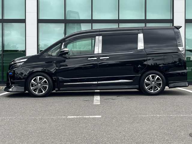 トヨタ ヴォクシー ZS 煌 和歌山県 2019(平31)年 6.9万km ブラック モデリスタエアロ/モデリスタシグネチャーイルミブレード/純正１０インチナビ/バックカメラ/フルセグTV/純正12.1型フリップダウンモニター/純正前後ドライブレコーダー/プリクラッシュセーフティー/クルーズコントロール/社外グリル/車高調/後席サンシェード/LEDヘッドライト/オートライト/オートマチックハイビーム