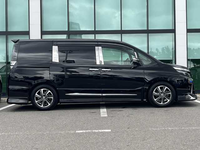 トヨタ ヴォクシー ZS 煌 和歌山県 2019(平31)年 6.9万km ブラック モデリスタエアロ/モデリスタシグネチャーイルミブレード/純正１０インチナビ/バックカメラ/フルセグTV/純正12.1型フリップダウンモニター/純正前後ドライブレコーダー/プリクラッシュセーフティー/クルーズコントロール/社外グリル/車高調/後席サンシェード/LEDヘッドライト/オートライト/オートマチックハイビーム