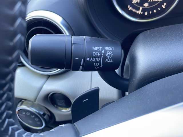マツダ ロードスター S レザーPKG ホワイトセレクション 京都府 2023(令5)年 0.8万km ソウルレッドクリスタルM ワンオーナー/純正ナビ/FM/AM/CD/DVD/BT/フルセグTV/AUX/USB/バックカメラ/クルーズコントロール/コーナーセンサー/レーンアシスト/アイドリングストップ/オートライト/パドルシフト/シートヒーター/白革シート/LEDヘッドライト/純正16インチAW/保証書/取扱説明書/スマートキースペア×１
