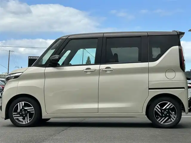 日産 ルークス ハイウェイスター X 愛媛県 2024(令6)年 0.9万km フローズンバニラパール/アッシュブラウンM 純正9型ナビ/全周囲カメラ/両側電動スライドドア/左側ハンズフリースライド/インテリジェントルームミラー/セーフティシールド/衝突被害軽減装置/車線逸脱防止装置/クリアランスソナー/リアサーキュレーター/後席サンシェイド/LEDヘッドライト/アイドリングストップ/ステアリングリモコン/電格ミラー/ヘッドライトレベライザー/シガーソケット/現状サマー(純正AW)(155/65/R14)/BRIDGESTONE EcoPia/禁煙車
