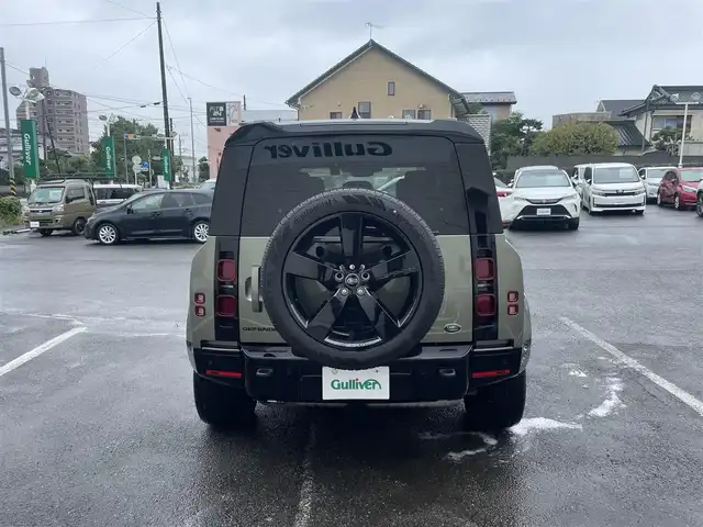 ランドローバー ランドローバー ディフェンダー 110XダイナミッHSE 神奈川県 2023(令5)年 0.5万km 緑Ⅱ ワンオーナー/11.4インチタッチスクリーン/　・全方位カメラ/　・BT/AppleCarPlay/AndroidAuto/メーカーOP/　・オプション総額約190万/　・22インチグロスブラックAW/　・22インチスペアホイール/　・エアサスペンションパック/　・コールドクライメイトパック/　・エクステンドブラックエクステリアパック/　・電子制御アクティブディファレンシャル/　・プライバシーガラス/　・HUD/　・リアシート（ヒーター＆アームレスト付き）/　・メタリックカラー（カフー）/　・クロスカービーム（ダークグレイパウダーコート）/　・インテリアパネル（ラフカットウォールナット）/　・グロスブラックシグネチャーグラフィック/スライディングパノラミックルーフ/MERIDIANサウンドシステム/パンゲアグリーン/前席/　・パワーシート/　・シートヒーター＆シートベンチレーション/純正前後ドラレコ/純正ビルトインETC2.0/スマートキー×2/取扱説明書/整備記録簿