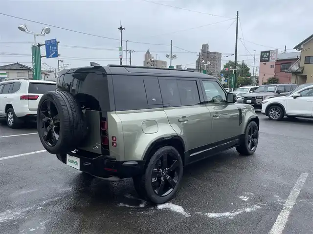 ランドローバー ランドローバー ディフェンダー 110XダイナミッHSE 神奈川県 2023(令5)年 0.5万km 緑Ⅱ ワンオーナー/11.4インチタッチスクリーン/　・全方位カメラ/　・BT/AppleCarPlay/AndroidAuto/メーカーOP/　・オプション総額約190万/　・22インチグロスブラックAW/　・22インチスペアホイール/　・エアサスペンションパック/　・コールドクライメイトパック/　・エクステンドブラックエクステリアパック/　・電子制御アクティブディファレンシャル/　・プライバシーガラス/　・HUD/　・リアシート（ヒーター＆アームレスト付き）/　・メタリックカラー（カフー）/　・クロスカービーム（ダークグレイパウダーコート）/　・インテリアパネル（ラフカットウォールナット）/　・グロスブラックシグネチャーグラフィック/スライディングパノラミックルーフ/MERIDIANサウンドシステム/パンゲアグリーン/前席/　・パワーシート/　・シートヒーター＆シートベンチレーション/純正前後ドラレコ/純正ビルトインETC2.0/スマートキー×2/取扱説明書/整備記録簿