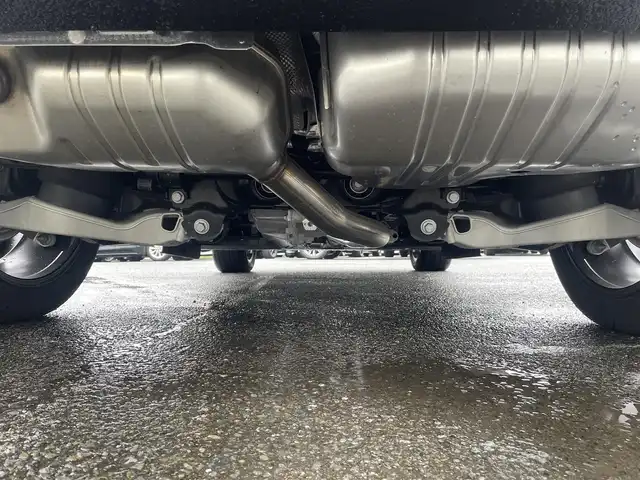 ランドローバー ランドローバー ディフェンダー 110XダイナミッHSE 神奈川県 2023(令5)年 0.5万km 緑Ⅱ ワンオーナー/11.4インチタッチスクリーン/　・全方位カメラ/　・BT/AppleCarPlay/AndroidAuto/メーカーOP/　・オプション総額約190万/　・22インチグロスブラックAW/　・22インチスペアホイール/　・エアサスペンションパック/　・コールドクライメイトパック/　・エクステンドブラックエクステリアパック/　・電子制御アクティブディファレンシャル/　・プライバシーガラス/　・HUD/　・リアシート（ヒーター＆アームレスト付き）/　・メタリックカラー（カフー）/　・クロスカービーム（ダークグレイパウダーコート）/　・インテリアパネル（ラフカットウォールナット）/　・グロスブラックシグネチャーグラフィック/スライディングパノラミックルーフ/MERIDIANサウンドシステム/パンゲアグリーン/前席/　・パワーシート/　・シートヒーター＆シートベンチレーション/純正前後ドラレコ/純正ビルトインETC2.0/スマートキー×2/取扱説明書/整備記録簿