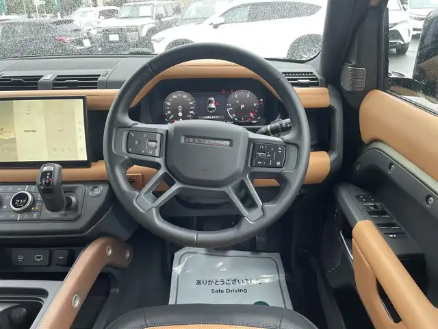 ランドローバー ランドローバー ディフェンダー 110XダイナミッHSE 神奈川県 2023(令5)年 0.5万km 緑Ⅱ ワンオーナー/11.4インチタッチスクリーン/　・全方位カメラ/　・BT/AppleCarPlay/AndroidAuto/メーカーOP/　・オプション総額約190万/　・22インチグロスブラックAW/　・22インチスペアホイール/　・エアサスペンションパック/　・コールドクライメイトパック/　・エクステンドブラックエクステリアパック/　・電子制御アクティブディファレンシャル/　・プライバシーガラス/　・HUD/　・リアシート（ヒーター＆アームレスト付き）/　・メタリックカラー（カフー）/　・クロスカービーム（ダークグレイパウダーコート）/　・インテリアパネル（ラフカットウォールナット）/　・グロスブラックシグネチャーグラフィック/スライディングパノラミックルーフ/MERIDIANサウンドシステム/パンゲアグリーン/前席/　・パワーシート/　・シートヒーター＆シートベンチレーション/純正前後ドラレコ/純正ビルトインETC2.0/スマートキー×2/取扱説明書/整備記録簿