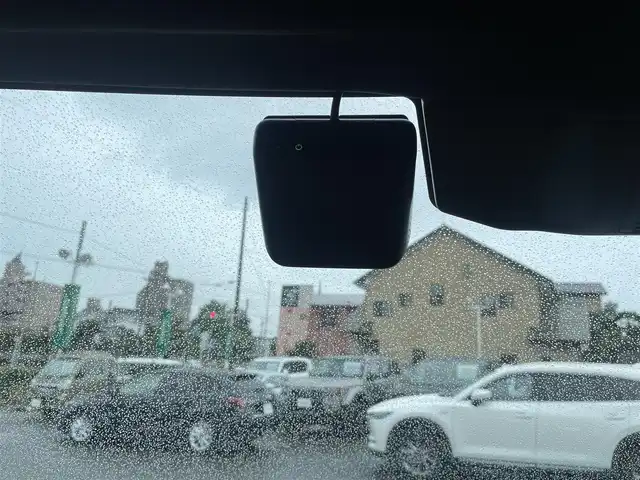 ランドローバー ランドローバー ディフェンダー 110XダイナミッHSE 神奈川県 2023(令5)年 0.5万km 緑Ⅱ ワンオーナー/11.4インチタッチスクリーン/　・全方位カメラ/　・BT/AppleCarPlay/AndroidAuto/メーカーOP/　・オプション総額約190万/　・22インチグロスブラックAW/　・22インチスペアホイール/　・エアサスペンションパック/　・コールドクライメイトパック/　・エクステンドブラックエクステリアパック/　・電子制御アクティブディファレンシャル/　・プライバシーガラス/　・HUD/　・リアシート（ヒーター＆アームレスト付き）/　・メタリックカラー（カフー）/　・クロスカービーム（ダークグレイパウダーコート）/　・インテリアパネル（ラフカットウォールナット）/　・グロスブラックシグネチャーグラフィック/スライディングパノラミックルーフ/MERIDIANサウンドシステム/パンゲアグリーン/前席/　・パワーシート/　・シートヒーター＆シートベンチレーション/純正前後ドラレコ/純正ビルトインETC2.0/スマートキー×2/取扱説明書/整備記録簿