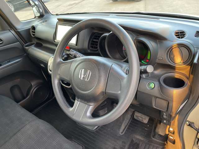 ホンダ Ｎ ＢＯＸ G 山口県 2016(平28)年 6.1万km プレミアムアイボリーP スマートキー×2/社外ナビ【CN-E205D】/ワンセグTV/CD/USB/AUX/フロアマット/ドアバイザー/ETC/電動格納ミラー/ヘッドライトレベライザー/運転席ハイトアジャスター/バニティーミラー/保証書/取扱説明書