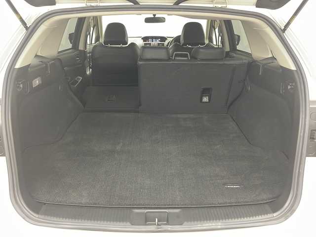 スバル レヴォーグ 1．6GT－S アイサイト 道央・札幌 2014(平26)年 5.3万km クリスタルホワイトP ・４WD/・寒冷地仕様/・アイサイト/・社外ナビ（CD/DVD/BT/フルセグTV）/・バックカメラ/・レザーシート/・シートヒーター（前席）/・パワーシート（前席）/・パドルシフト/・アイドリングストップ/・横滑り防止/・ETC/・ＬＥＤヘッドライト/・スマートキー/・純正フロアマット