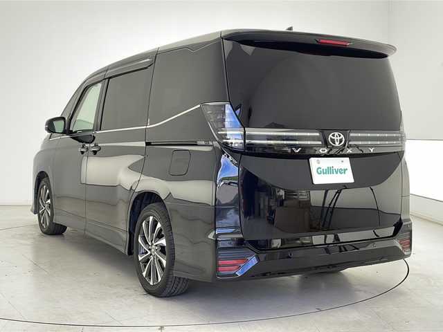 トヨタ ヴォクシー S－Z 千葉県 2023(令5)年 1.1万km アティチュードブラックマイカ 快適利便パッケージhigh/電動リアゲート/2列目オットマン/1/2列目シートヒーター/純正10.5インチディスプレイオーディオ/DVD CD BT フルセグTV/ステアリングスイッチ/ＥＴＣ２．０/ハーフレザーシート/衝突軽減ブレーキ/レーダークルーズコントロール/レーンキープアシスト/前後コーナーセンサー/オートライトハイビーム/LEDヘッドライト/純正フロアマット/純正アルミホイール/スマートキー/プッシュスタート