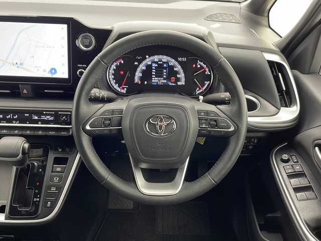 トヨタ ヴォクシー S－Z 千葉県 2023(令5)年 1.1万km アティチュードブラックマイカ 快適利便パッケージhigh/電動リアゲート/2列目オットマン/1/2列目シートヒーター/純正10.5インチディスプレイオーディオ/DVD CD BT フルセグTV/ステアリングスイッチ/ＥＴＣ２．０/ハーフレザーシート/衝突軽減ブレーキ/レーダークルーズコントロール/レーンキープアシスト/前後コーナーセンサー/オートライトハイビーム/LEDヘッドライト/純正フロアマット/純正アルミホイール/スマートキー/プッシュスタート