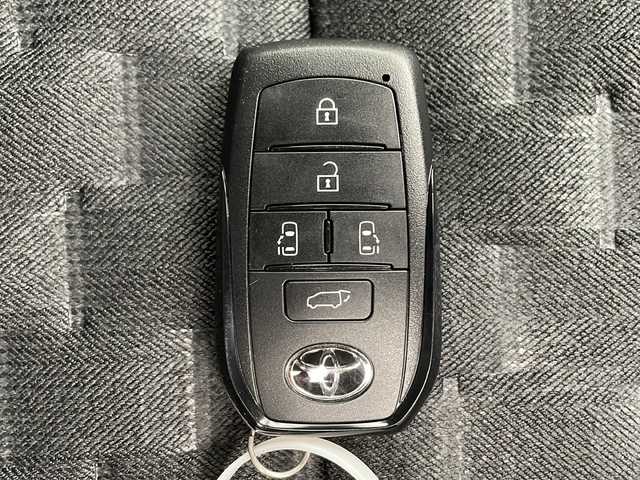 トヨタ ヴォクシー S－Z 千葉県 2023(令5)年 1.1万km アティチュードブラックマイカ 快適利便パッケージhigh/電動リアゲート/2列目オットマン/1/2列目シートヒーター/純正10.5インチディスプレイオーディオ/DVD CD BT フルセグTV/ステアリングスイッチ/ＥＴＣ２．０/ハーフレザーシート/衝突軽減ブレーキ/レーダークルーズコントロール/レーンキープアシスト/前後コーナーセンサー/オートライトハイビーム/LEDヘッドライト/純正フロアマット/純正アルミホイール/スマートキー/プッシュスタート