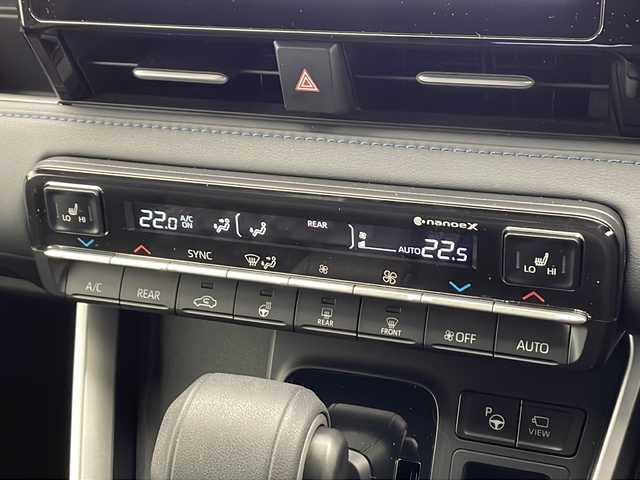 トヨタ ヴォクシー S－Z 千葉県 2023(令5)年 1.1万km アティチュードブラックマイカ 快適利便パッケージhigh/電動リアゲート/2列目オットマン/1/2列目シートヒーター/純正10.5インチディスプレイオーディオ/DVD CD BT フルセグTV/ステアリングスイッチ/ＥＴＣ２．０/ハーフレザーシート/衝突軽減ブレーキ/レーダークルーズコントロール/レーンキープアシスト/前後コーナーセンサー/オートライトハイビーム/LEDヘッドライト/純正フロアマット/純正アルミホイール/スマートキー/プッシュスタート