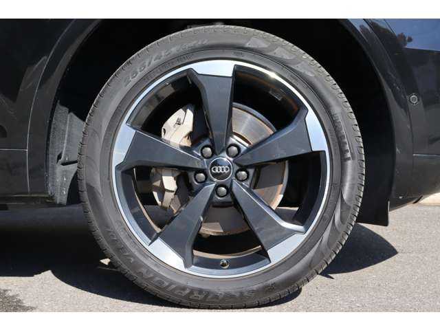 アウディ Ｑ５ ブラックエディション 大分県 2019(令1)年 6.4万km 黒 特別仕様車（250台限定）/Audiプレセンス/Audiサイドアシスト/Audiアクティブレーンアシスト/アダプティブクルーズコントロール/純正ナビ/CarPlay/Bluetooth/バックカメラ/黒革/シートヒーター/パワーシート/ハイビームアシスト/アンビエントライト/純正20インチAW/ETC/純正ドライブレコーダー前後