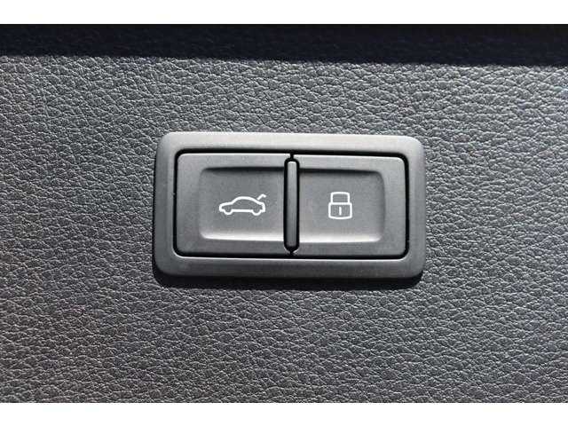 アウディ Ｑ５ ブラックエディション 大分県 2019(令1)年 6.4万km 黒 特別仕様車（250台限定）/Audiプレセンス/Audiサイドアシスト/Audiアクティブレーンアシスト/アダプティブクルーズコントロール/純正ナビ/CarPlay/Bluetooth/バックカメラ/黒革/シートヒーター/パワーシート/ハイビームアシスト/アンビエントライト/純正20インチAW/ETC/純正ドライブレコーダー前後