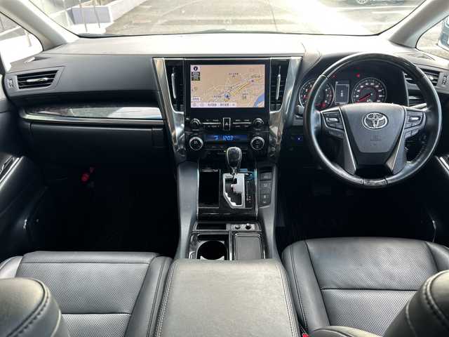 トヨタ アルファード S Cパッケージ 広島県 2020(令2)年 5.9万km ブラック 禁煙/ツインムーンルーフ/セーフティセンス/・プリクラッシュセーフティ/・LTA/LDA/RSA/・先行車発進告知/・オートマチックハイビーム/BSM/RCTA/クリアランスソナー/JBLプレミアムサウンド/純正メーカーナビ/・Bluetooth/CD/DVD/HDMI/フルセグ/パノラミックビューモニター/純正フリップダウンモニター/デジタルインナーミラー/3眼LEDヘッドライト/オートライト/フォグランプ/前ドライブレコーダー（DRT-H68A）/ビルトインETC2.0/合皮シート/シートヒーター/シートベンチレーション/パワーシート/メモリシート/ウッドコンビステアリング/ステアリングスイッチ/ステアリングヒーター/パワーバックドア/スマートキー/プッシュスタート/スペアキー/純正18インチアルミホイール/スペアタイヤ