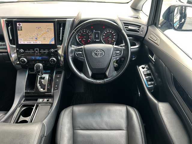 トヨタ アルファード S Cパッケージ 広島県 2020(令2)年 5.9万km ブラック 禁煙/ツインムーンルーフ/セーフティセンス/・プリクラッシュセーフティ/・LTA/LDA/RSA/・先行車発進告知/・オートマチックハイビーム/BSM/RCTA/クリアランスソナー/JBLプレミアムサウンド/純正メーカーナビ/・Bluetooth/CD/DVD/HDMI/フルセグ/パノラミックビューモニター/純正フリップダウンモニター/デジタルインナーミラー/3眼LEDヘッドライト/オートライト/フォグランプ/前ドライブレコーダー（DRT-H68A）/ビルトインETC2.0/合皮シート/シートヒーター/シートベンチレーション/パワーシート/メモリシート/ウッドコンビステアリング/ステアリングスイッチ/ステアリングヒーター/パワーバックドア/スマートキー/プッシュスタート/スペアキー/純正18インチアルミホイール/スペアタイヤ