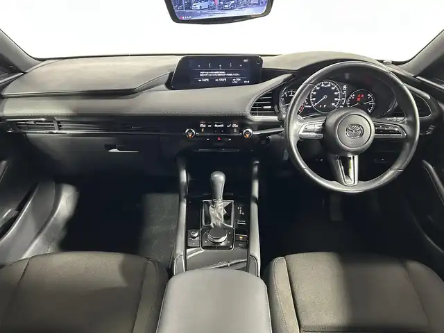 マツダ マツダ３ファストバック 大阪府 2019(令1)年 1.6万km スノーフレイクホワイトパールマイカ 純正ナビ　/３６０°カメラ　/レーダークルーズ　/衝突軽減ブレーキ　/レーンアシスト　/フルセグＴＶ　/ブラインドスポットモニター　/クリアランスソナー　/ＬＥＤヘッドライト　/スマートキー　/ＨＤＭＩ　/ＵＳＢ　/ＥＴＣ