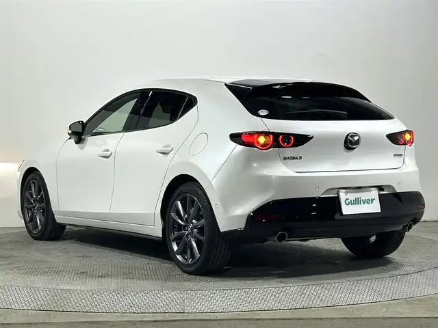 マツダ マツダ３ファストバック 大阪府 2019(令1)年 1.6万km スノーフレイクホワイトパールマイカ 純正ナビ　/３６０°カメラ　/レーダークルーズ　/衝突軽減ブレーキ　/レーンアシスト　/フルセグＴＶ　/ブラインドスポットモニター　/クリアランスソナー　/ＬＥＤヘッドライト　/スマートキー　/ＨＤＭＩ　/ＵＳＢ　/ＥＴＣ