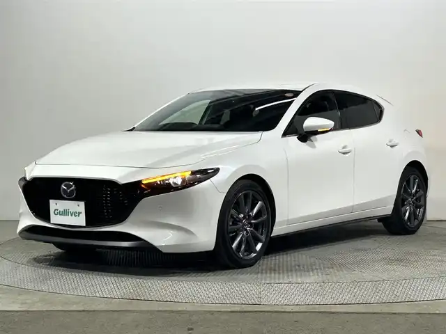 マツダ マツダ３ファストバック 大阪府 2019(令1)年 1.6万km スノーフレイクホワイトパールマイカ 純正ナビ　/３６０°カメラ　/レーダークルーズ　/衝突軽減ブレーキ　/レーンアシスト　/フルセグＴＶ　/ブラインドスポットモニター　/クリアランスソナー　/ＬＥＤヘッドライト　/スマートキー　/ＨＤＭＩ　/ＵＳＢ　/ＥＴＣ