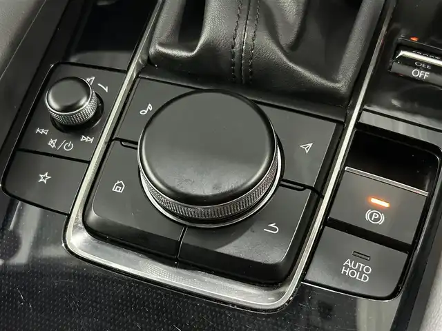 マツダ マツダ３ファストバック 大阪府 2019(令1)年 1.6万km スノーフレイクホワイトパールマイカ 純正ナビ　/３６０°カメラ　/レーダークルーズ　/衝突軽減ブレーキ　/レーンアシスト　/フルセグＴＶ　/ブラインドスポットモニター　/クリアランスソナー　/ＬＥＤヘッドライト　/スマートキー　/ＨＤＭＩ　/ＵＳＢ　/ＥＴＣ