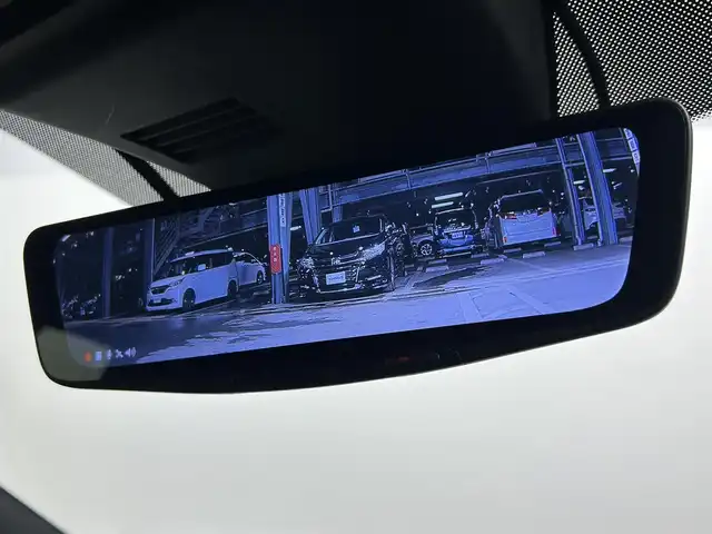 マツダ マツダ３ファストバック 大阪府 2019(令1)年 1.6万km スノーフレイクホワイトパールマイカ 純正ナビ　/３６０°カメラ　/レーダークルーズ　/衝突軽減ブレーキ　/レーンアシスト　/フルセグＴＶ　/ブラインドスポットモニター　/クリアランスソナー　/ＬＥＤヘッドライト　/スマートキー　/ＨＤＭＩ　/ＵＳＢ　/ＥＴＣ