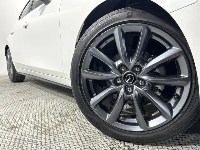 マツダ マツダ３ファストバック 大阪府 2019(令1)年 1.6万km スノーフレイクホワイトパールマイカ 純正ナビ　/３６０°カメラ　/レーダークルーズ　/衝突軽減ブレーキ　/レーンアシスト　/フルセグＴＶ　/ブラインドスポットモニター　/クリアランスソナー　/ＬＥＤヘッドライト　/スマートキー　/ＨＤＭＩ　/ＵＳＢ　/ＥＴＣ