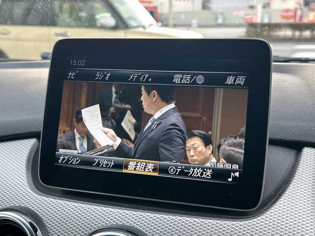 メルセデス・ベンツ Ｂ１８０ 兵庫県 2018(平30)年 5万km カルサイトホワイト 登録時走行距離49476km/レーダーセーフティパッケージ/純正ナビ/フルセグTV/バックカメラ/スマートキー/プッシュスタート/スカッフイルミネーション/前後ドライブレコーダー/前席シートヒーター/純正フロアマット/LEDヘッドランプ/AW付スタッドレスタイヤ4本積込/保証書/取説/スペアキー