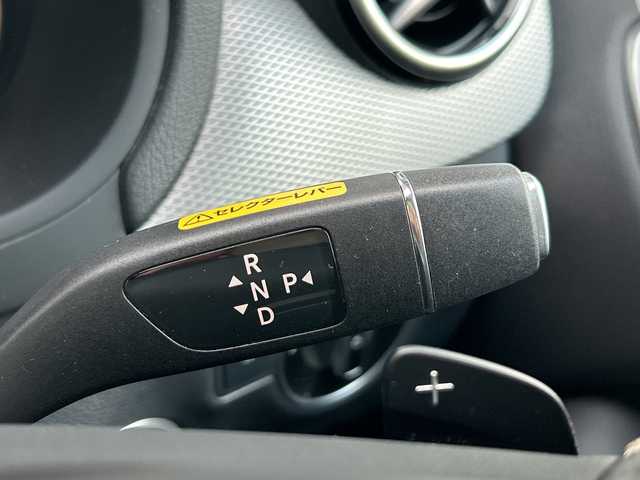 メルセデス・ベンツ Ｂ１８０ 兵庫県 2018(平30)年 5万km カルサイトホワイト 登録時走行距離49476km/レーダーセーフティパッケージ/純正ナビ/フルセグTV/バックカメラ/スマートキー/プッシュスタート/スカッフイルミネーション/前後ドライブレコーダー/前席シートヒーター/純正フロアマット/LEDヘッドランプ/AW付スタッドレスタイヤ4本積込/保証書/取説/スペアキー